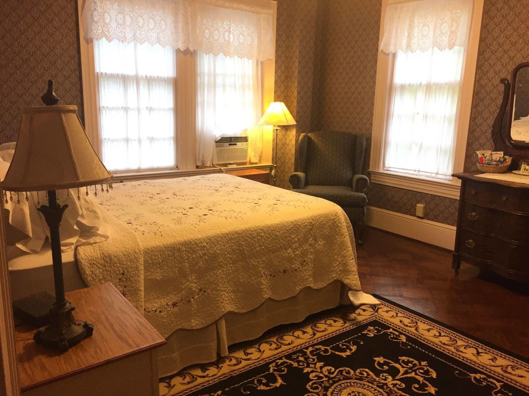 Red Lion Bed & Breakfast Екстериор снимка