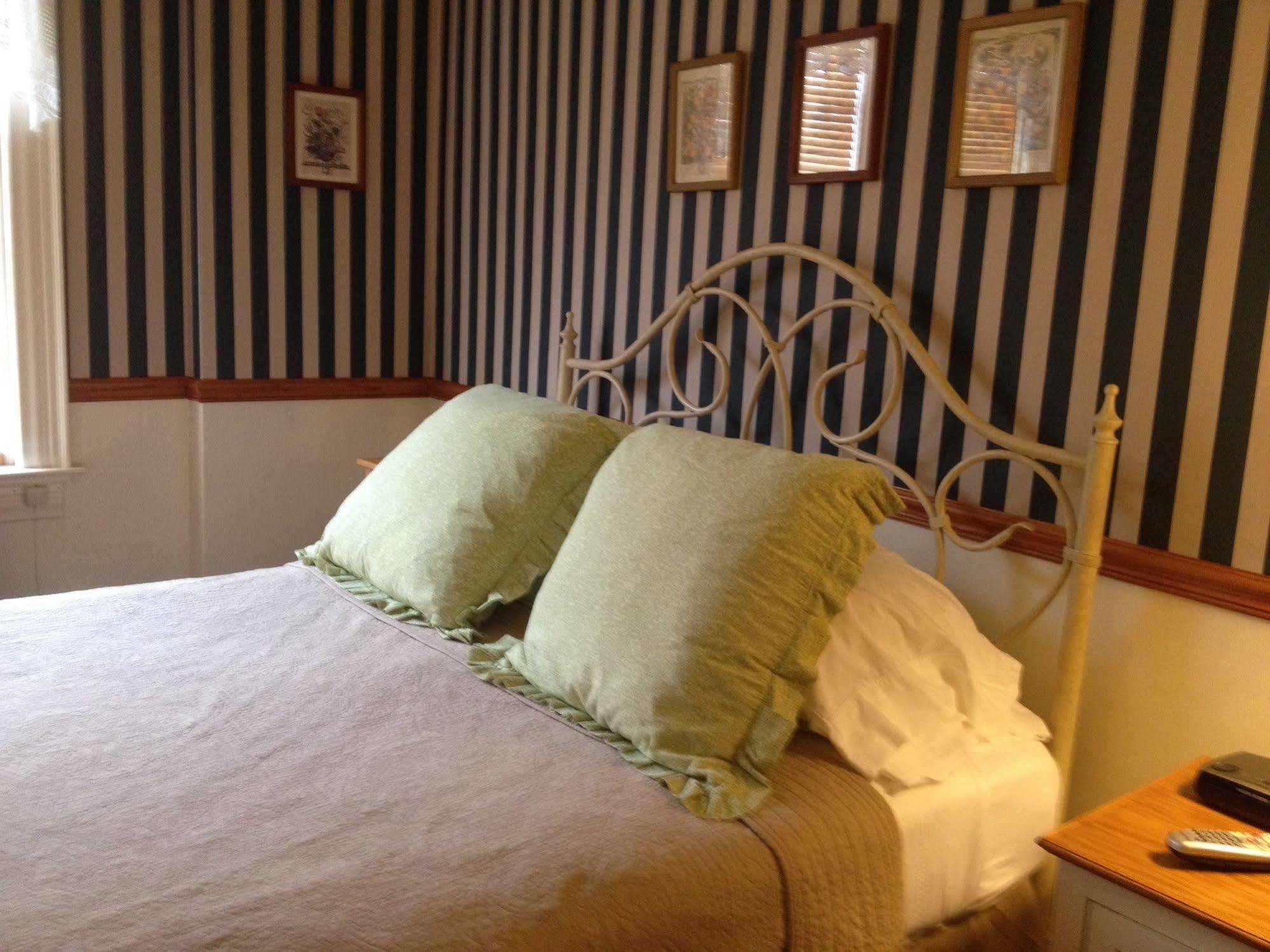 Red Lion Bed & Breakfast Екстериор снимка