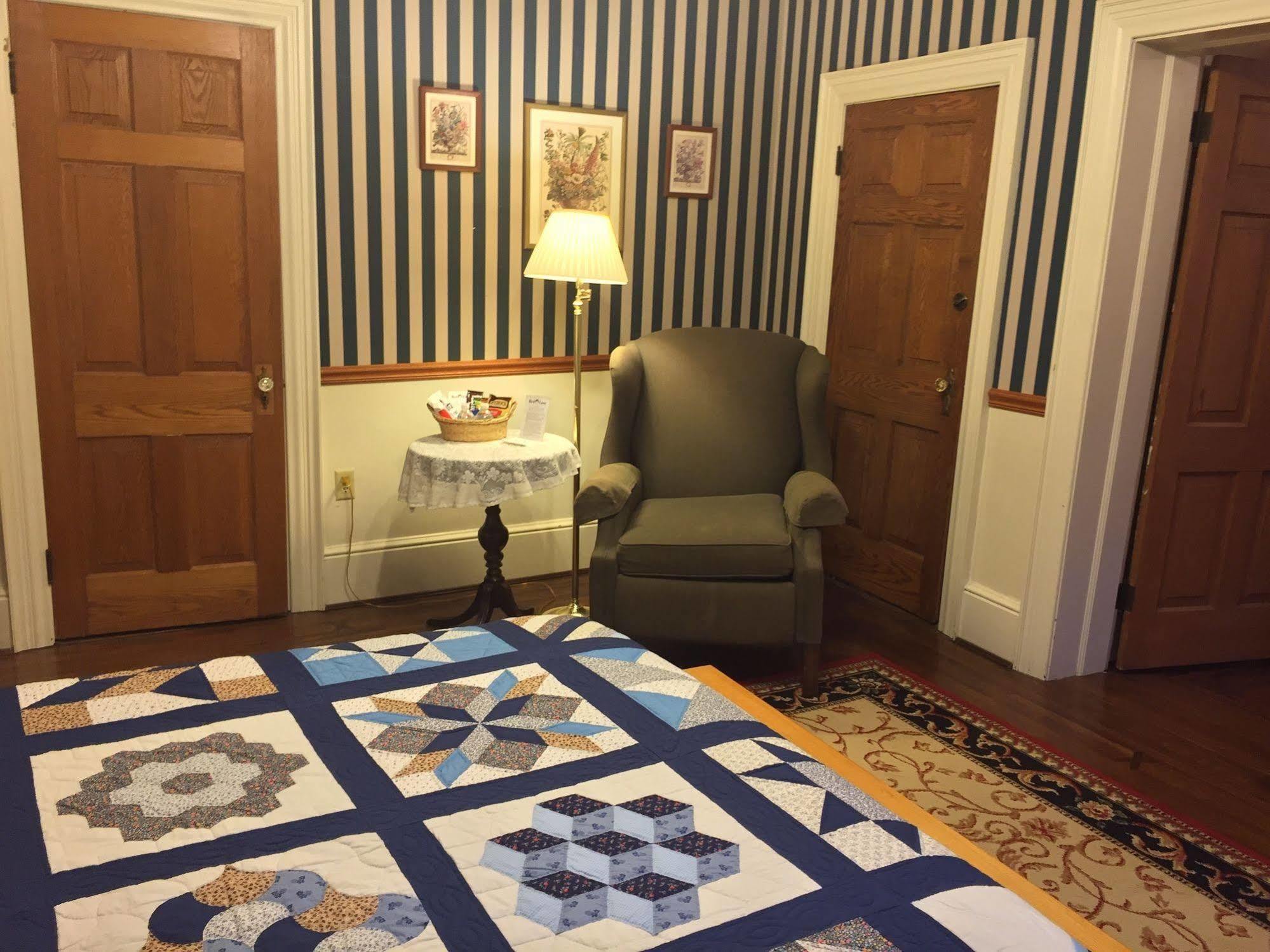 Red Lion Bed & Breakfast Екстериор снимка