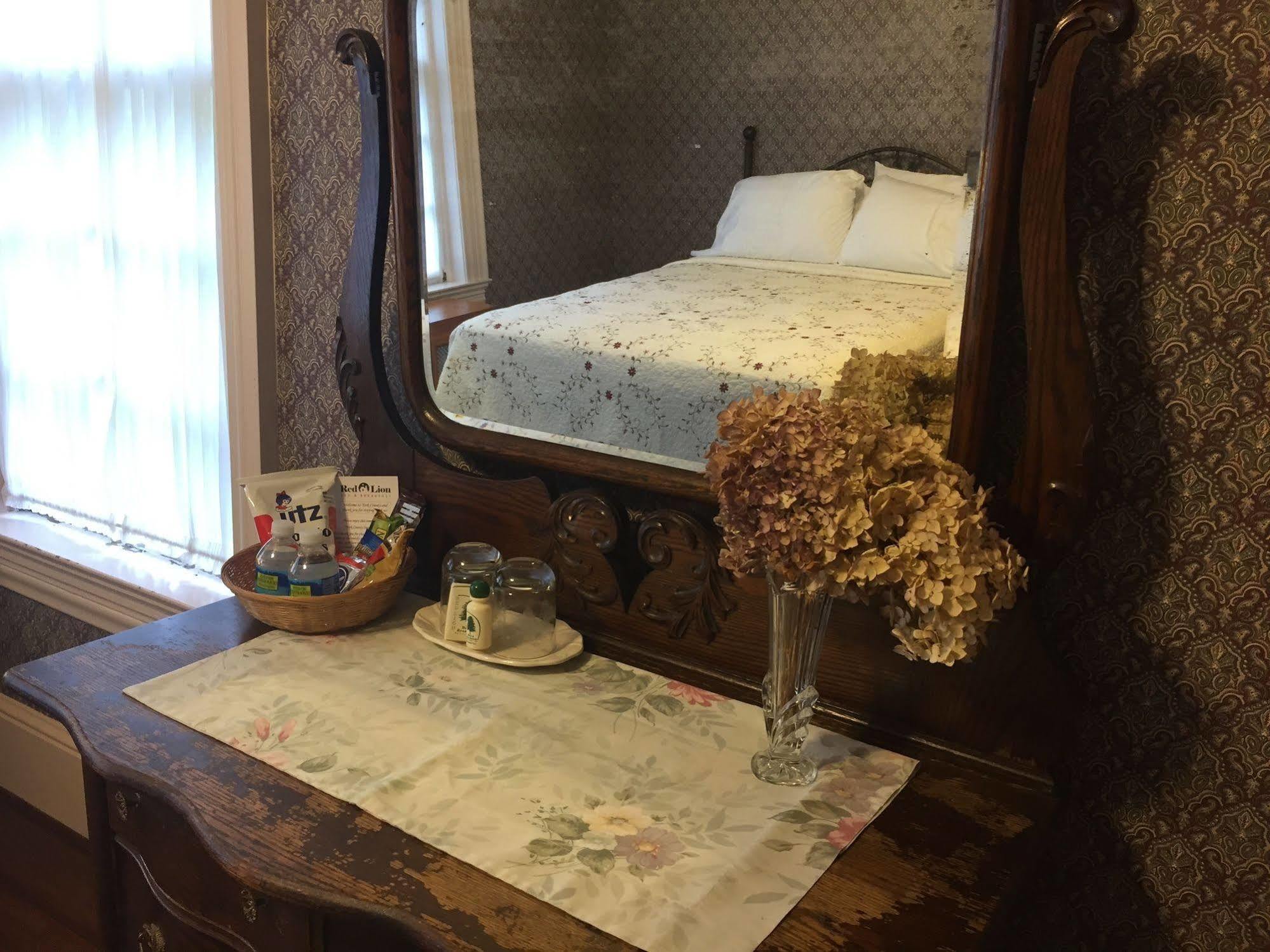 Red Lion Bed & Breakfast Екстериор снимка