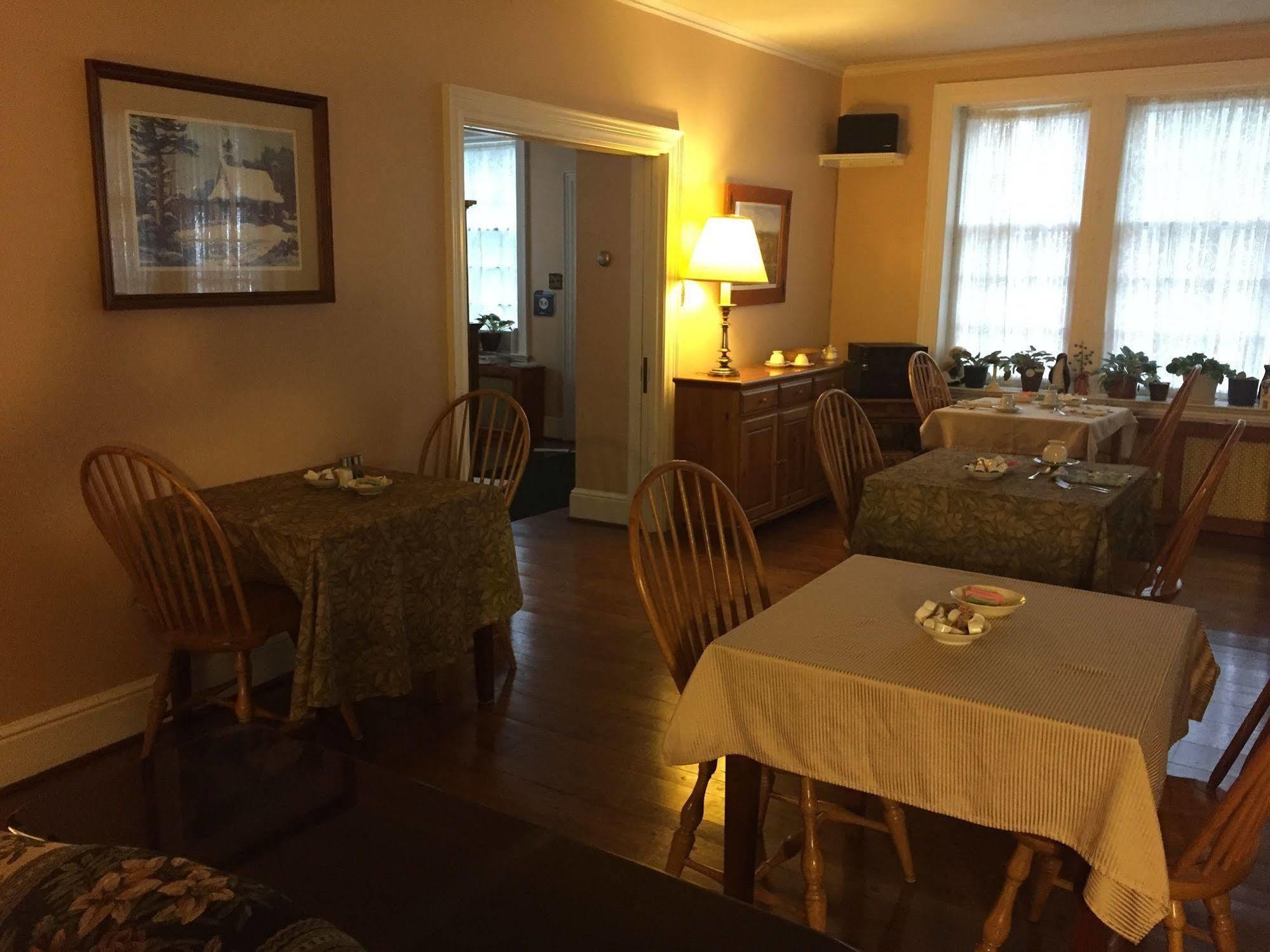 Red Lion Bed & Breakfast Екстериор снимка